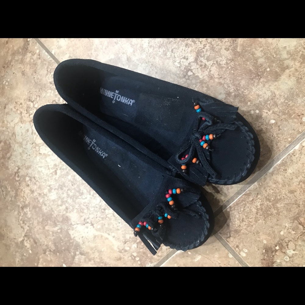 Minnetonka beaded bow suede moccasins navy blue